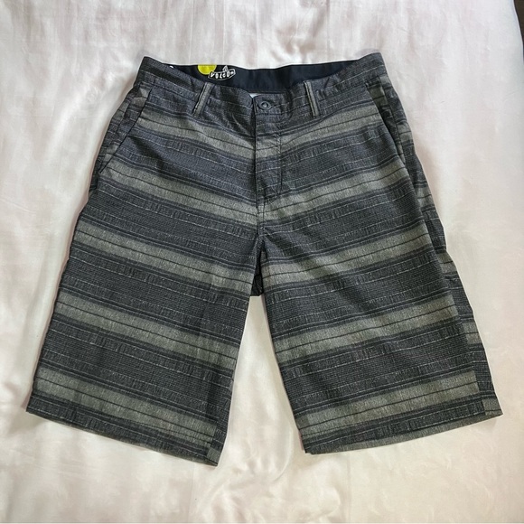 2 FOR $18 Volcom Gray Patterned Men's Shorts-W 31 - Picture 2 of 12